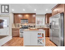 4pc Bathroom - 2, 821 Mcdougall Road Ne, Calgary, AB T2E5A2 Photo 7