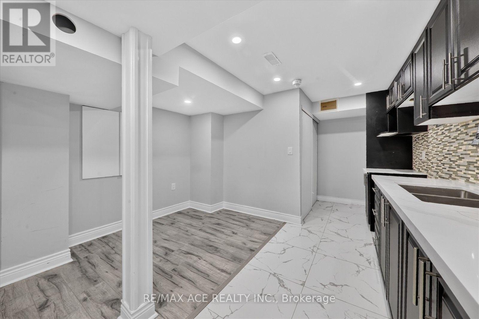 39 SKELTON CRESCENT - 44