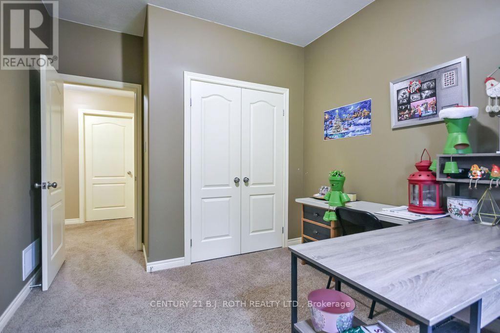 21 ARMEDA CLOW CRESCENT - 29