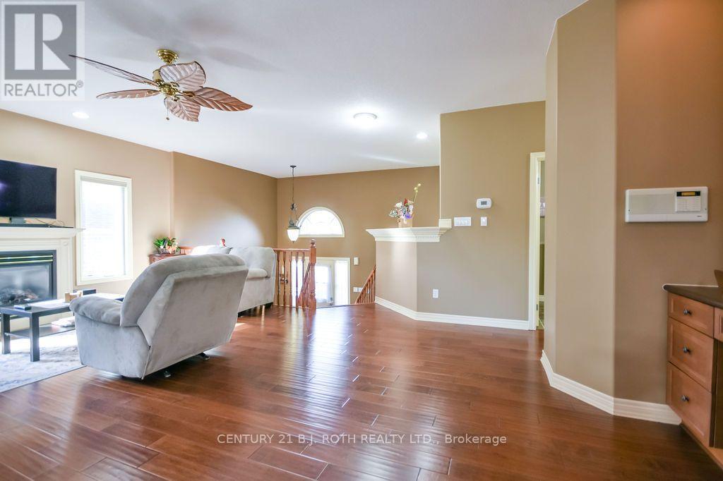 21 ARMEDA CLOW CRESCENT - 8