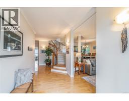 Living room - 1765 Admiral Tryon Blvd, French Creek, BC V9P2V2 Photo 13