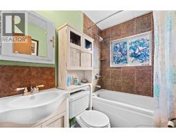 330 6 Street, Salmon Arm, BC V1E4E8 Photo 13