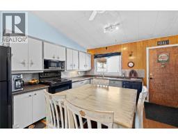 Kitchen - 330 6 Street, Salmon Arm, BC V1E4E8 Photo 6