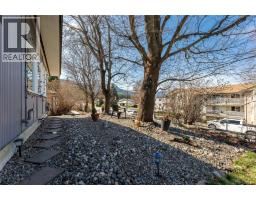 330 6 Street, Salmon Arm, BC V1E4E8 Photo 16