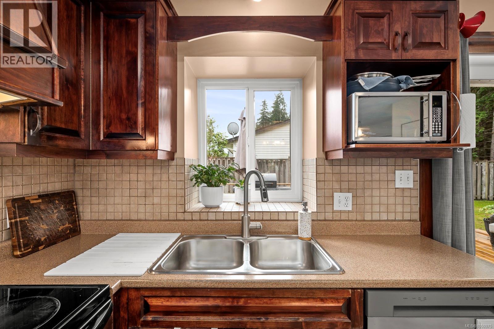610 McPhedran Rd S - 14