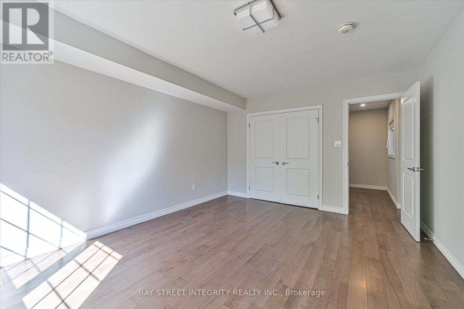 #7 250 ERSKINE AVENUE - Image 20