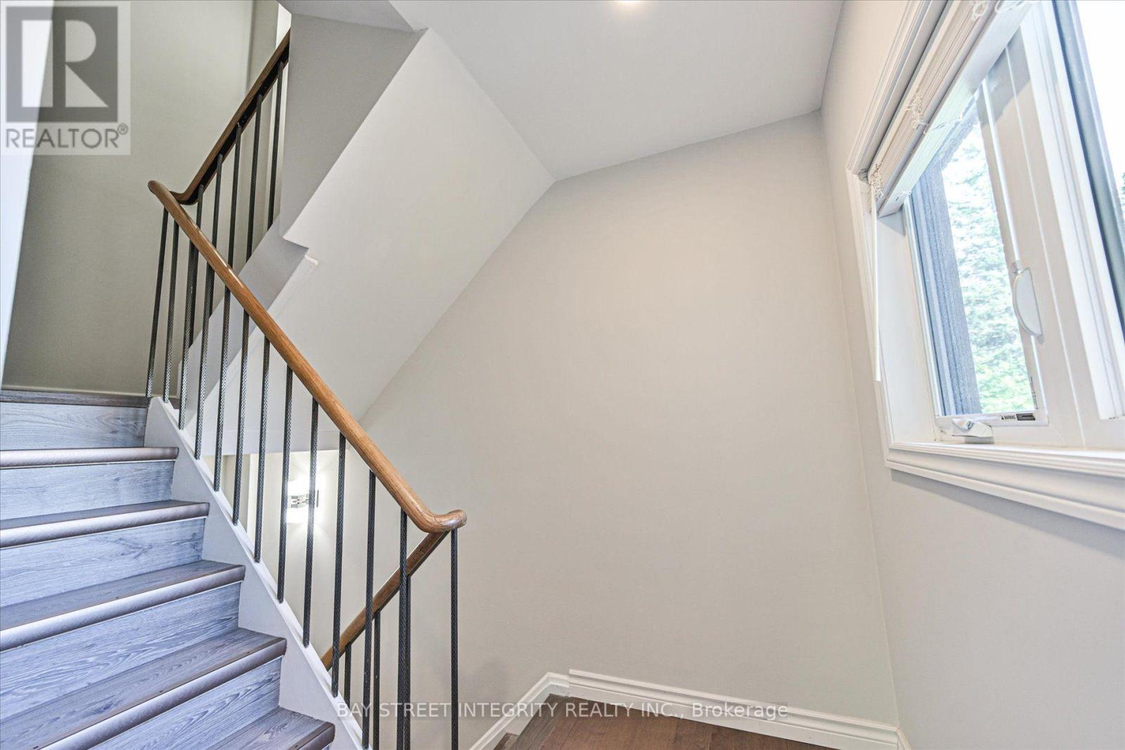 #7 250 ERSKINE AVENUE - Image 23