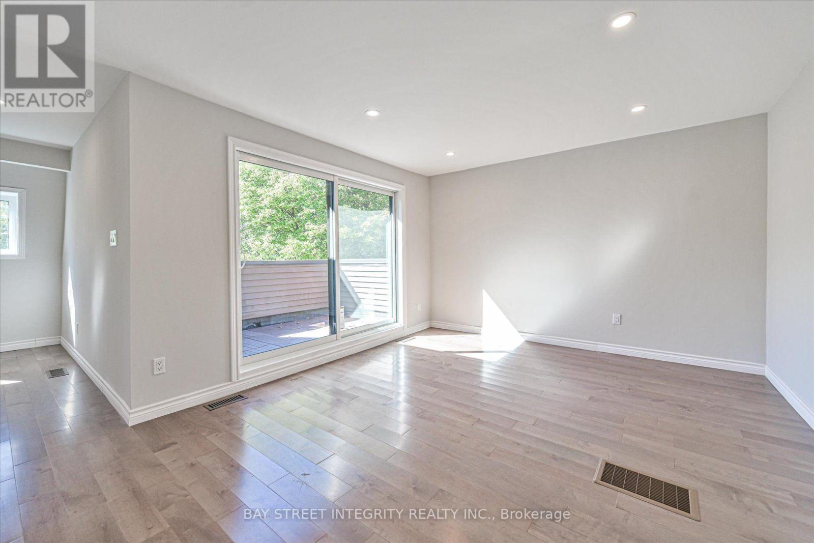 #7 250 ERSKINE AVENUE - Image 24