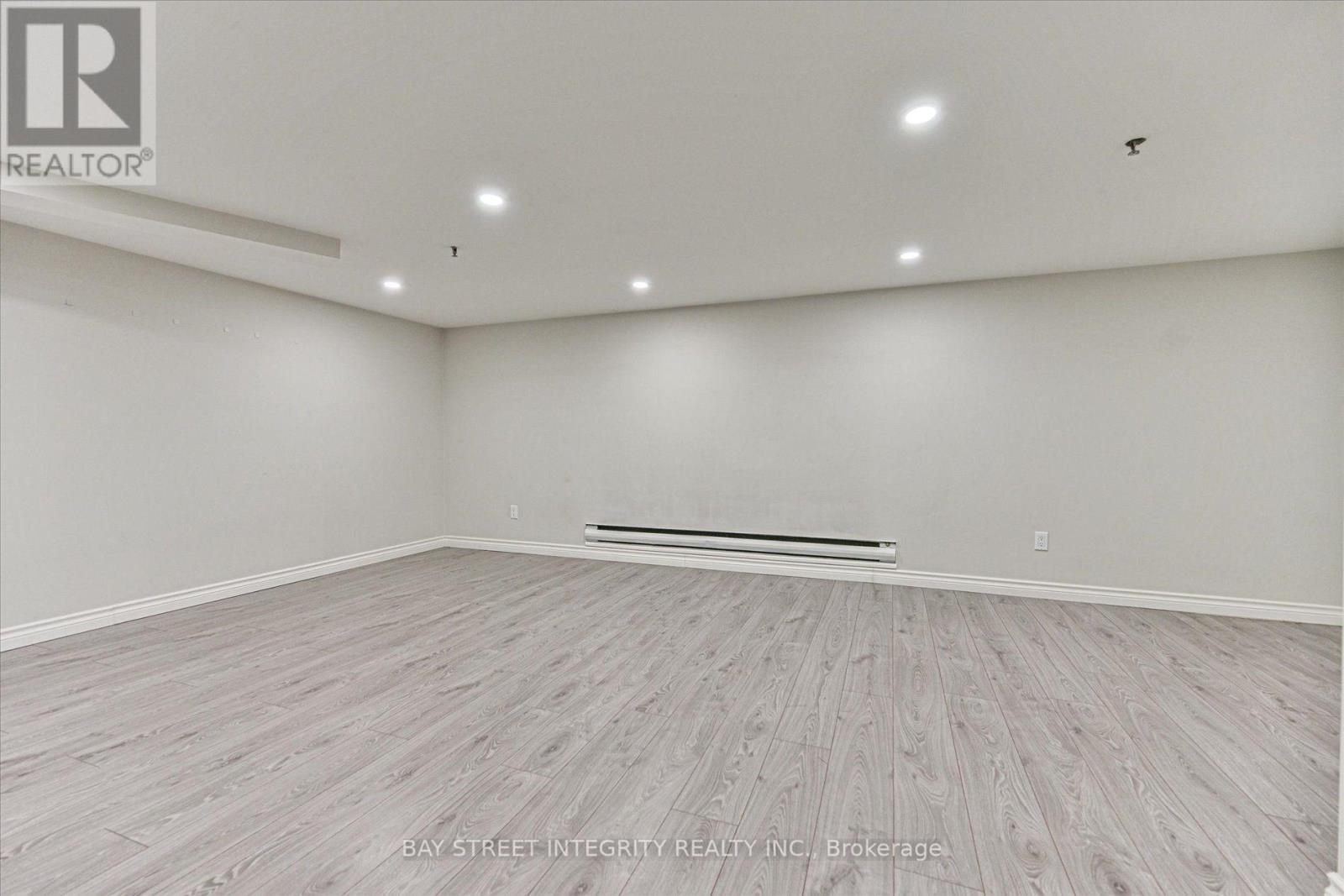 #7 250 ERSKINE AVENUE - Image 31
