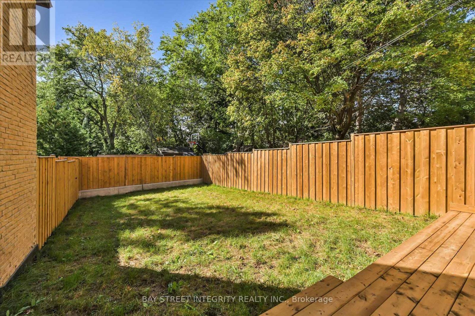 #7 250 ERSKINE AVENUE - Image 33