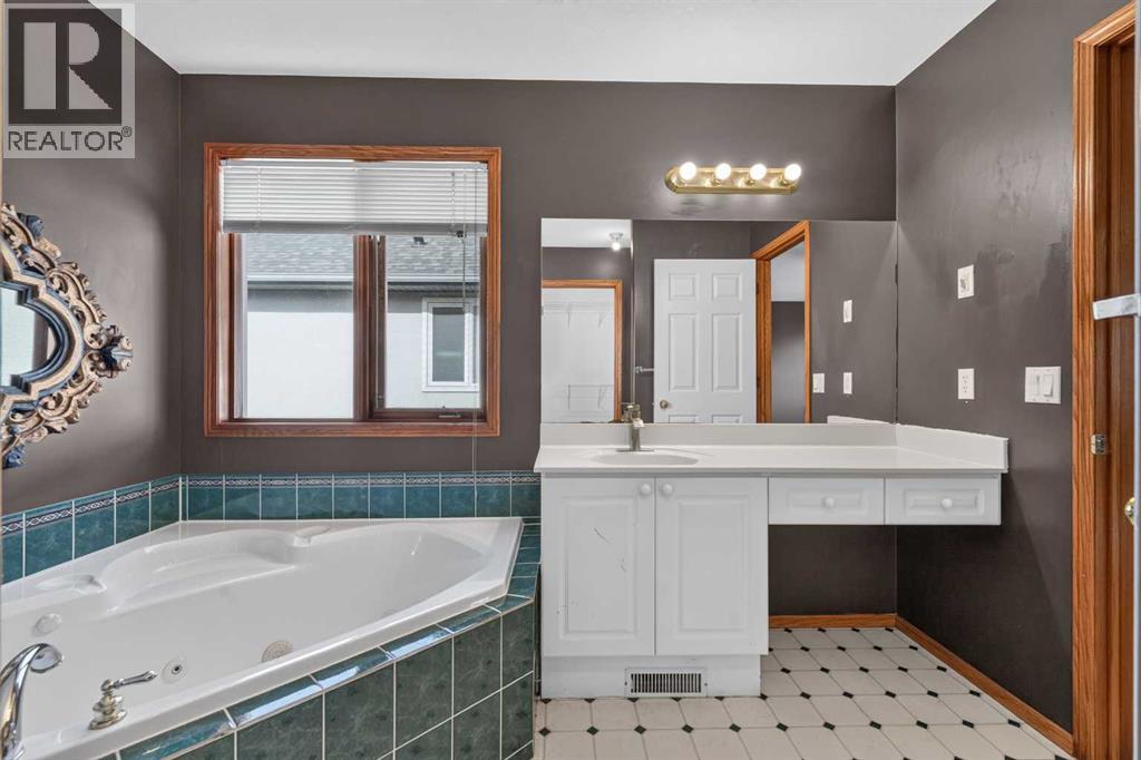 148 Sierra Madre Crescent SW - 21
