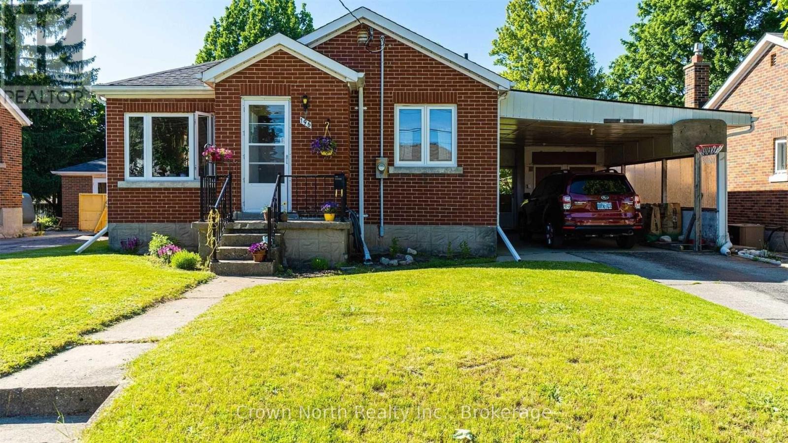 196 BLUCHER STREET — photo 2