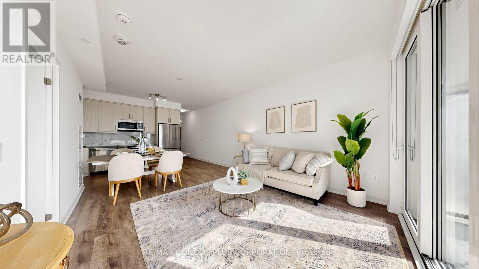 #503 105 Oneida Crescent, Richmond Hill (Langstaff), Ontario, L4B0H6, Richmond Hill (Langstaff), Ontario — photo 4 of 5