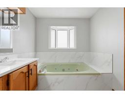 5 Sandpiper Gate Nw, Calgary, AB T3K3T8 Photo 19