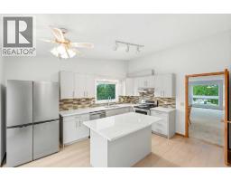 3pc Bathroom - 5 Sandpiper Gate Nw, Calgary, AB T3K3T8 Photo 12