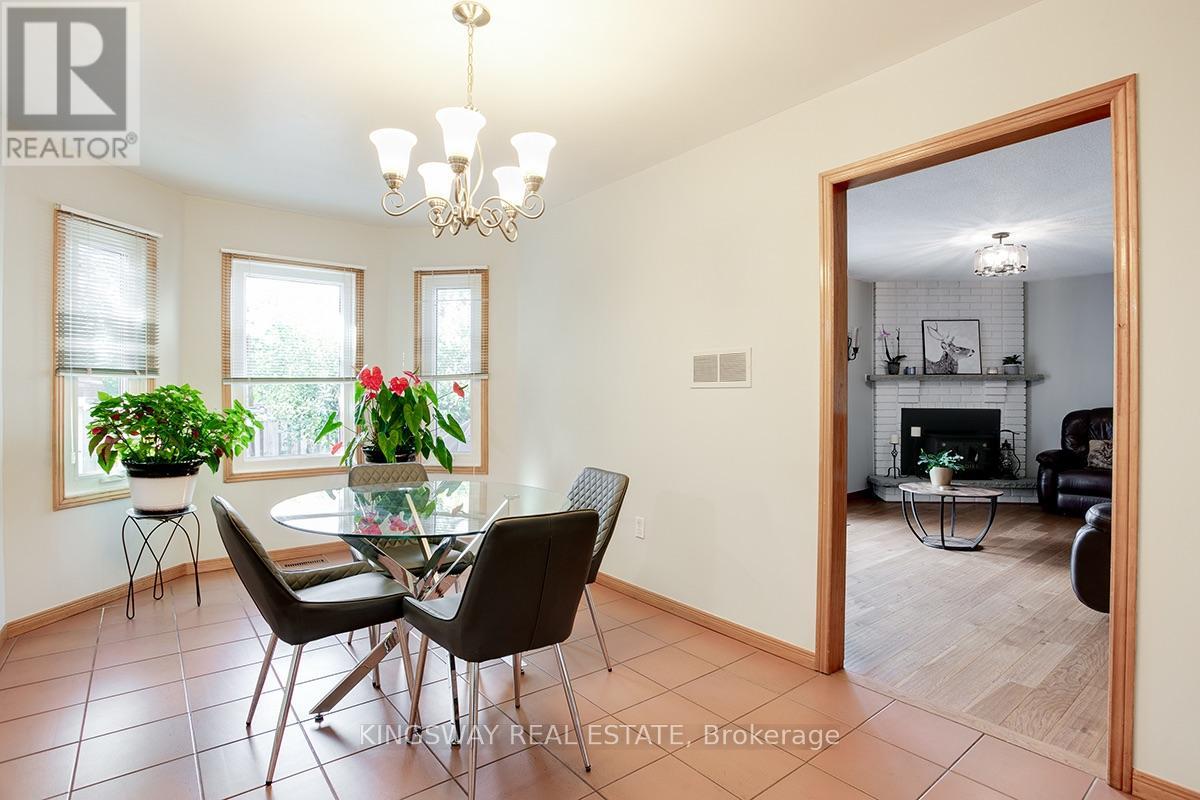 407 GLENASHTON DRIVE - 18