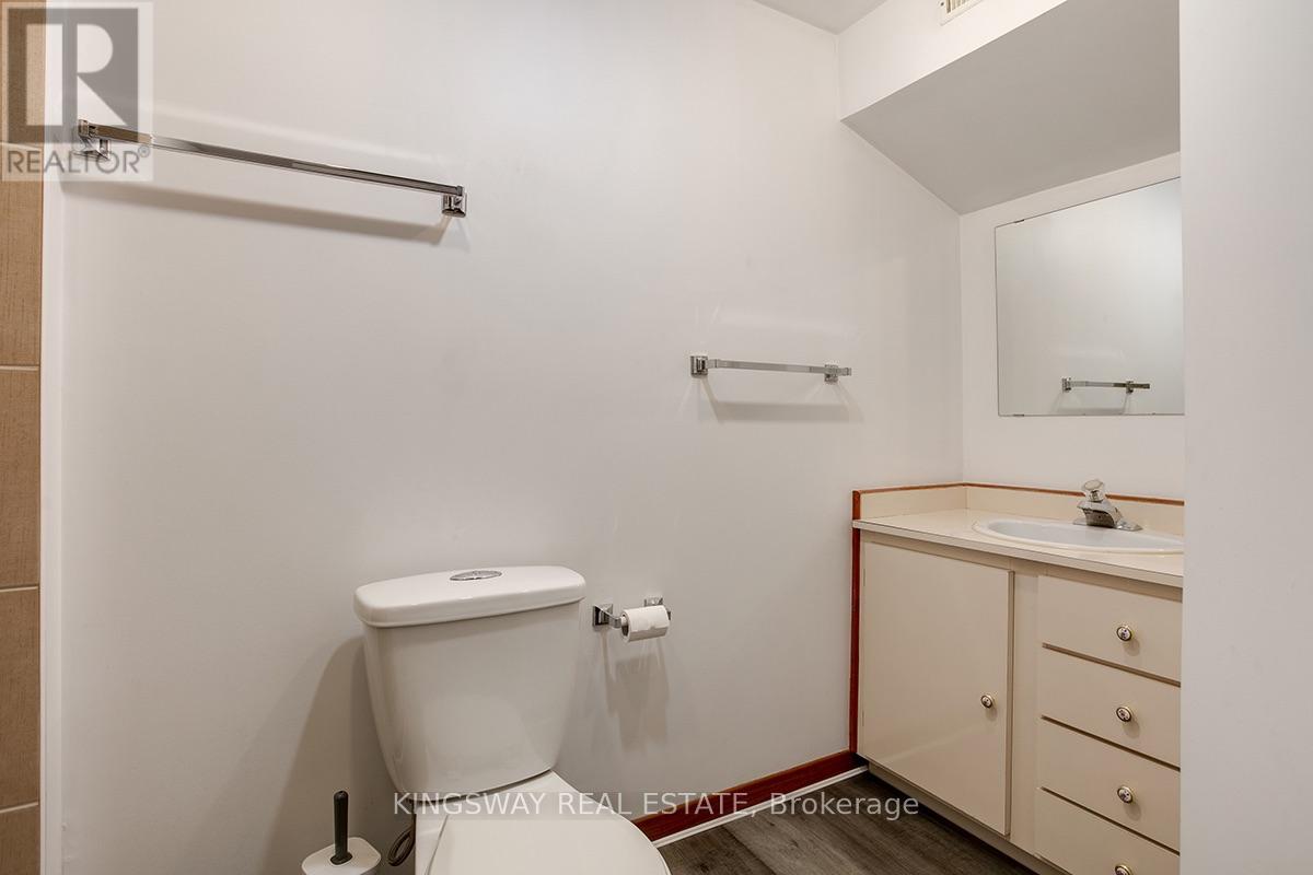 407 GLENASHTON DRIVE - 34