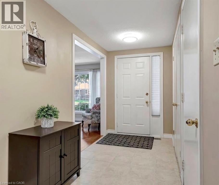 8 LOWELL Street S Unit# Upper — photo 2