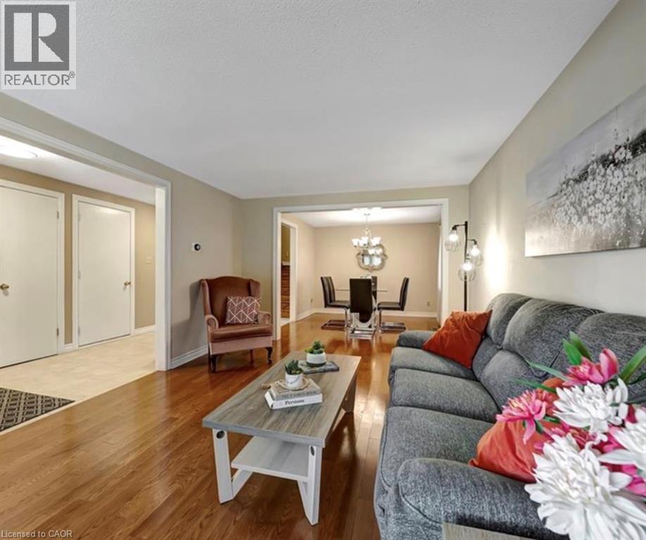 8 LOWELL Street S Unit# Upper, Cambridge — photo 6
