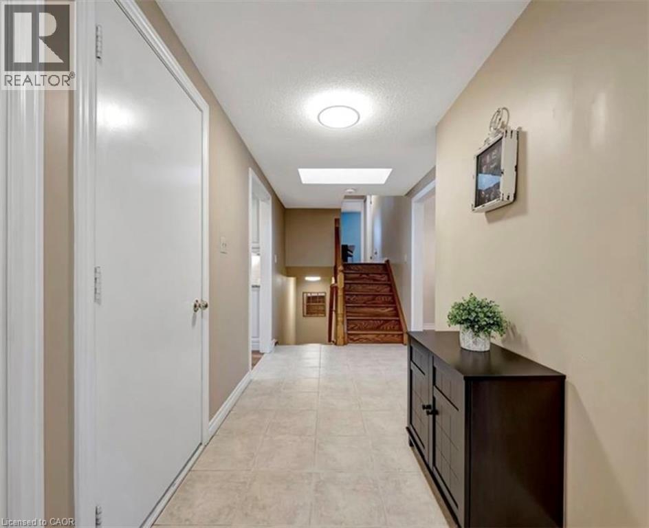 8 LOWELL Street S Unit# Upper — photo 3
