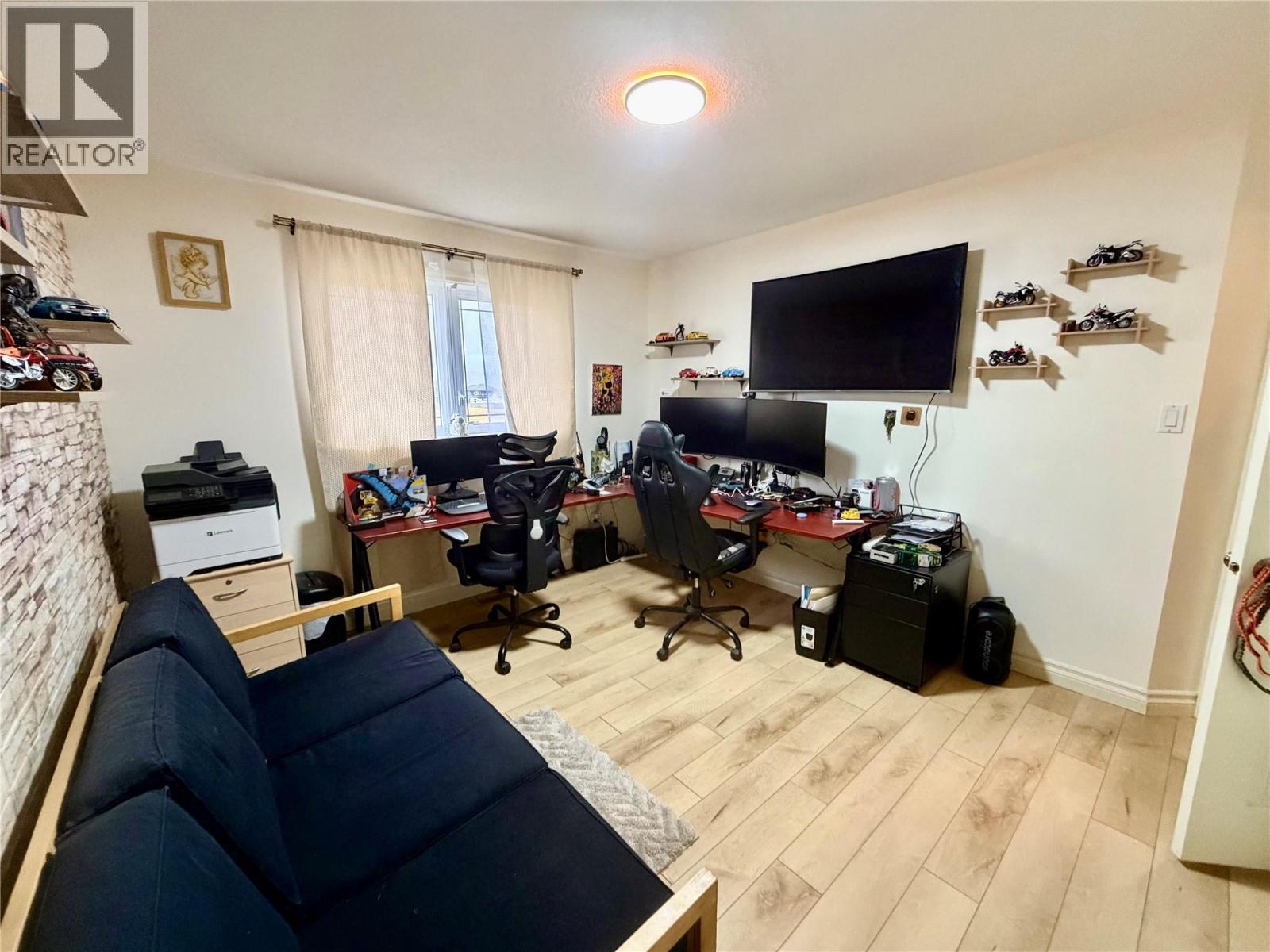 8416 18A Street - 11