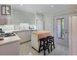 Kitchen - 20 Stephenson Avenue, Toronto, ON M4C1G1 Photo 9
