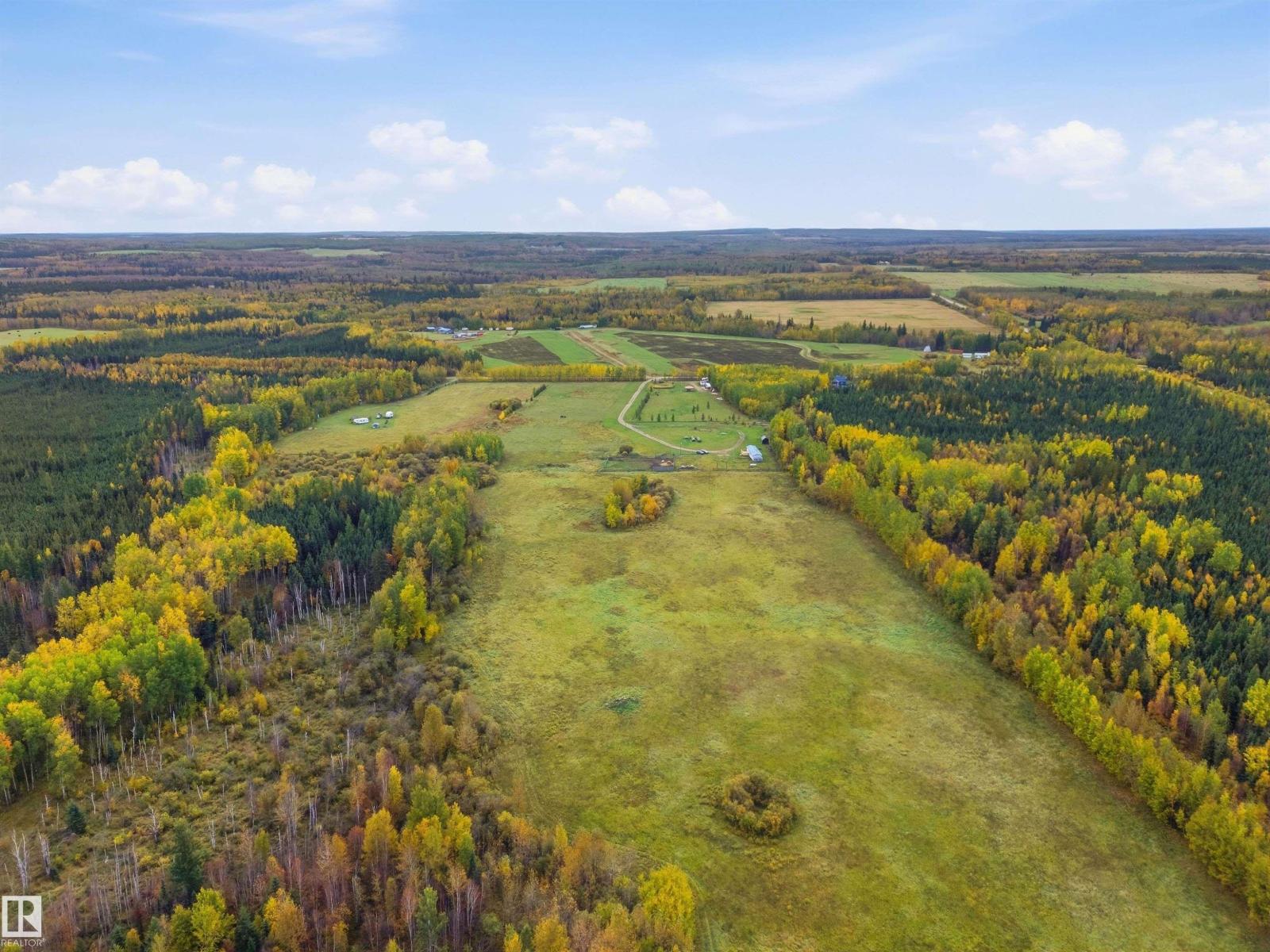 7526 TWP RD 523 - 4