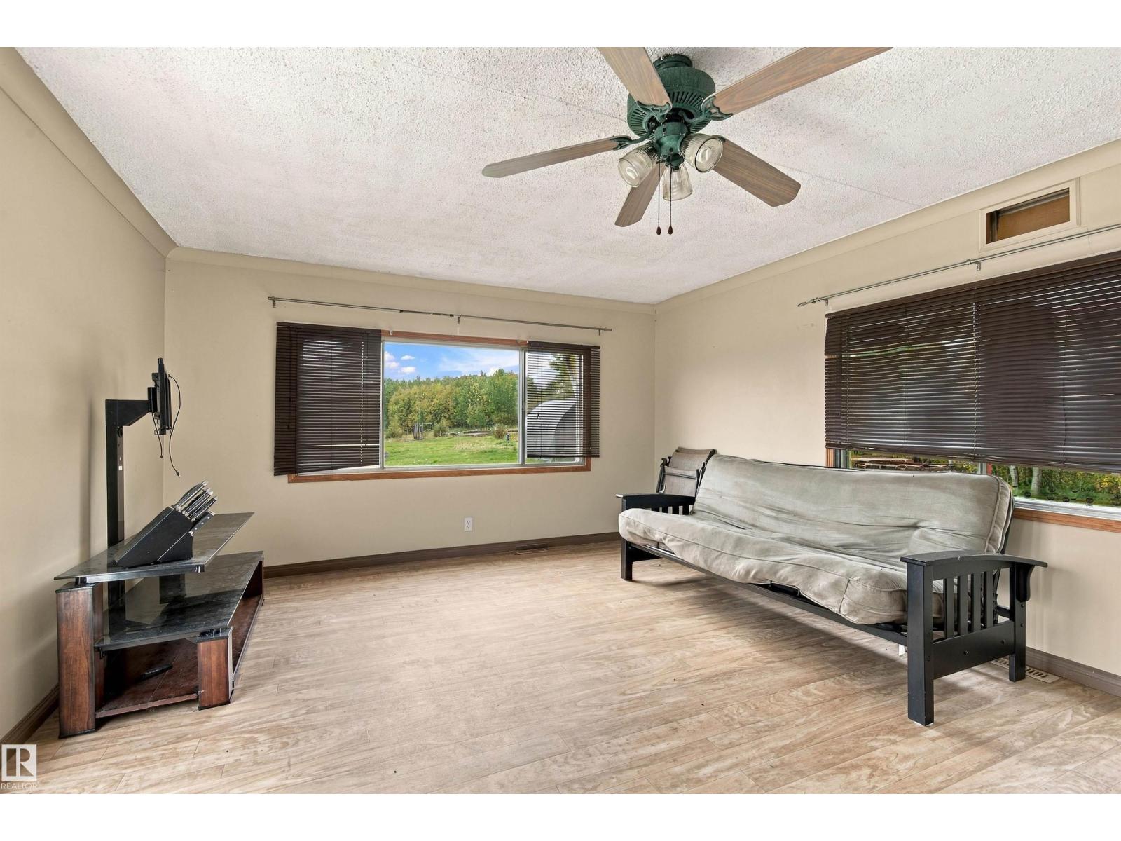 7526 TWP RD 523 - 8