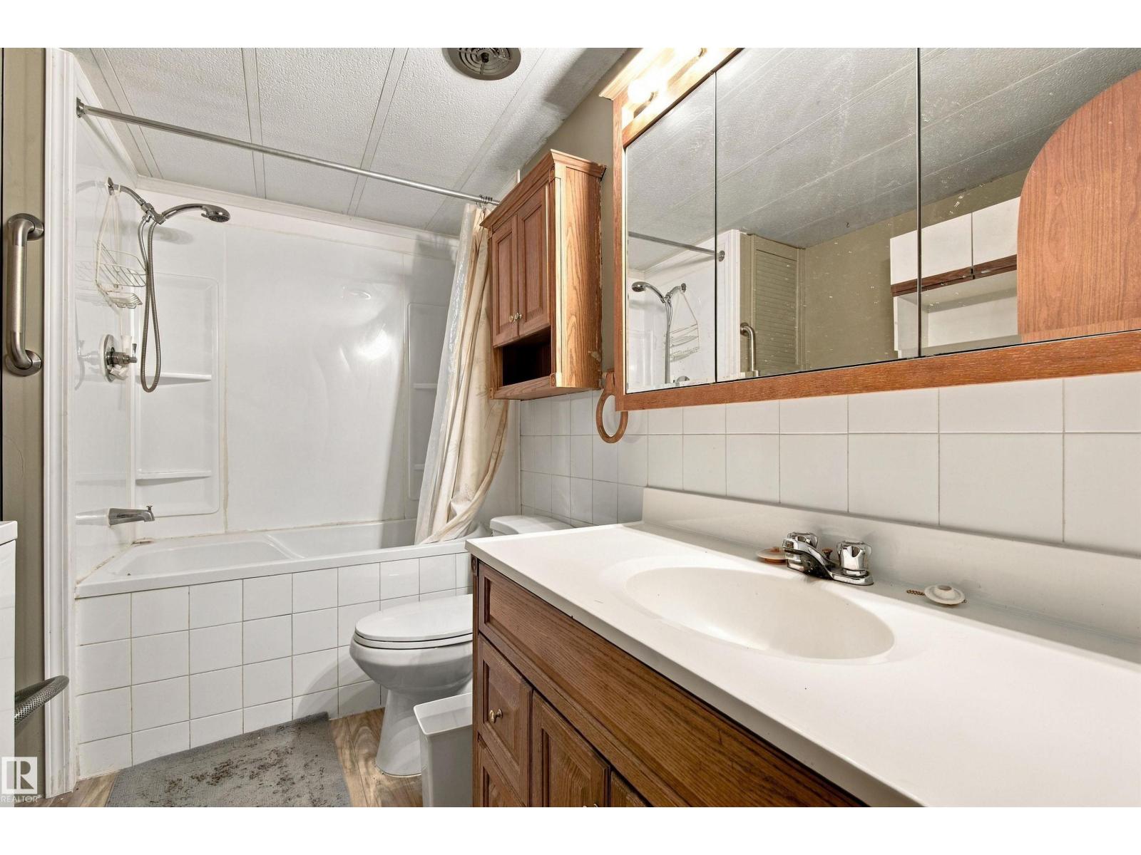 7526 TWP RD 523 - 11