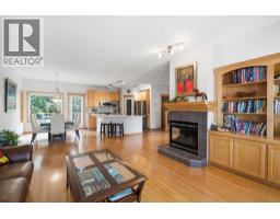 4pc Bathroom - 54 Rockyledge Rise Nw, Calgary, AB T3G5P8 Photo 8
