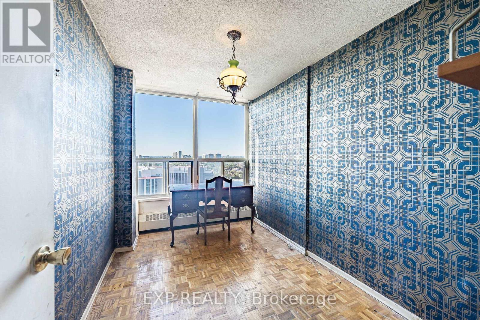#2412 85 EMMETT AVENUE - 14