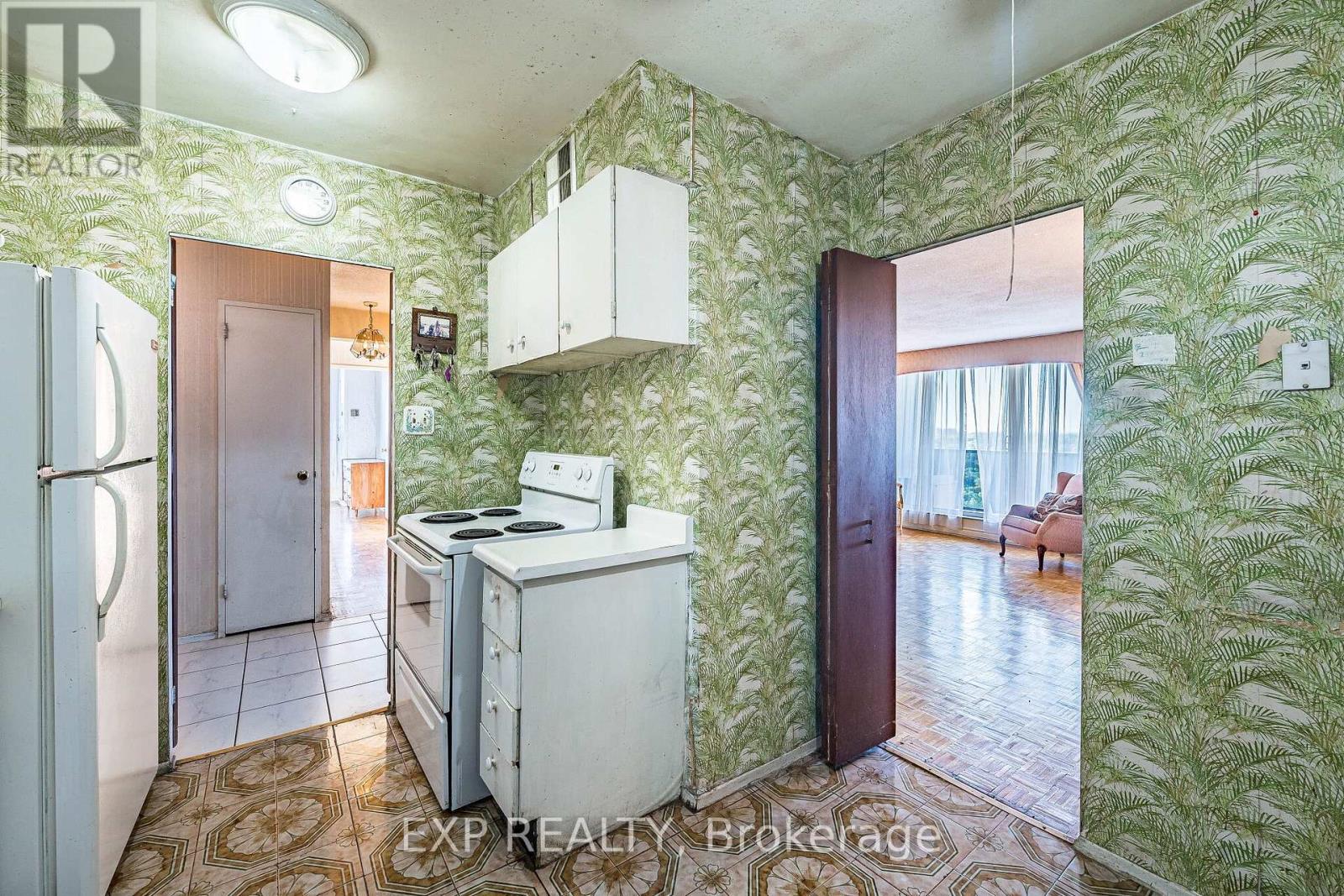 #2412 85 EMMETT AVENUE - 16