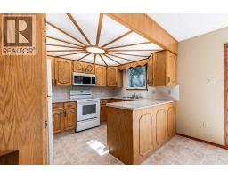 2pc Bathroom - 93 Shaw Crescent Se, Medicine Hat, AB T1B3Y6 Photo 8