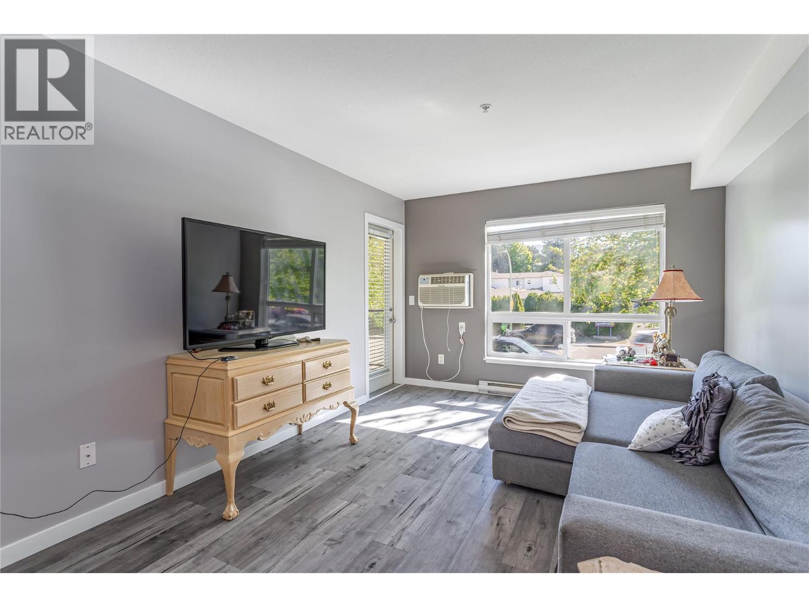 #114 260 Franklyn Road - 6