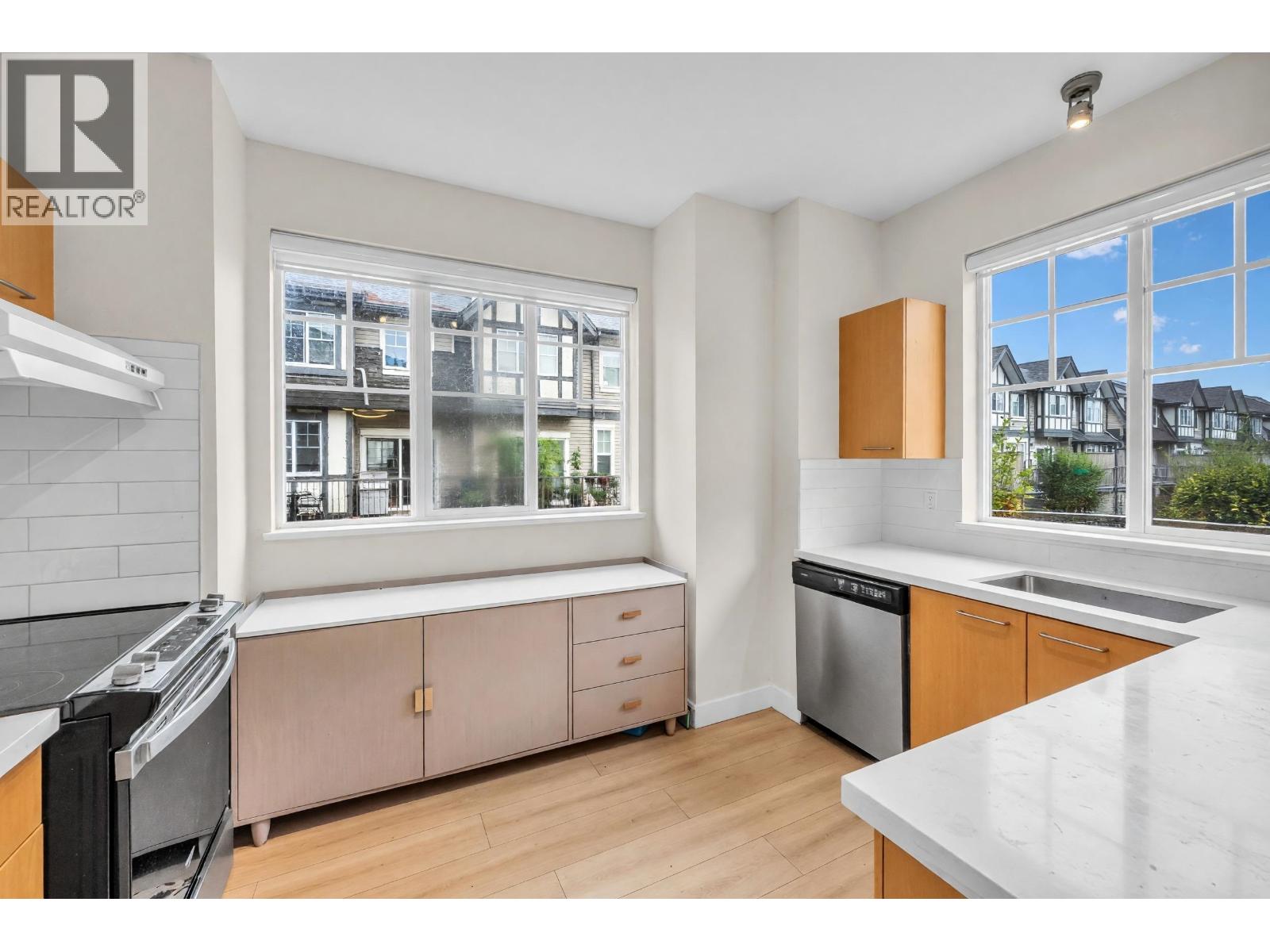 Photo of 27 7331 HEATHER STREET 12