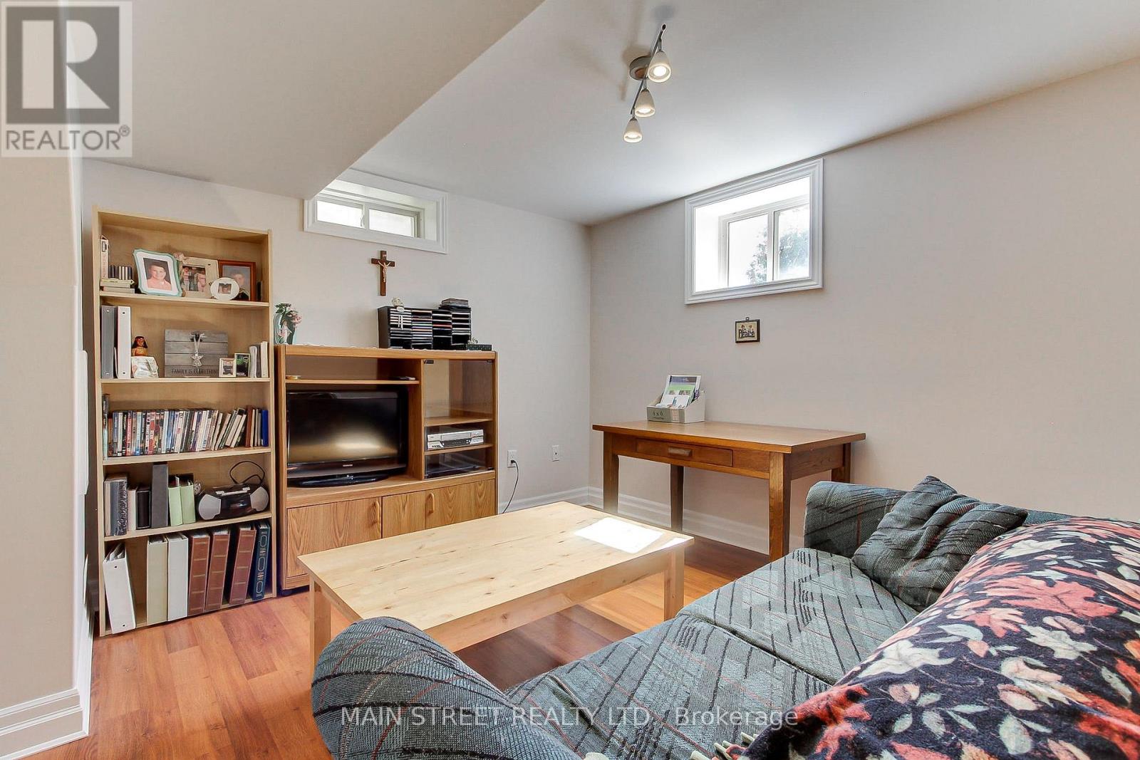 65 IAN DRIVE - Image 34