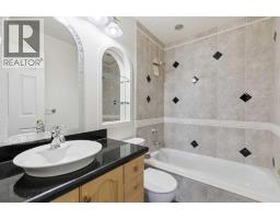 Den - 39 Shannon Hill Sw, Calgary, AB T2Y2Y7 Photo 17