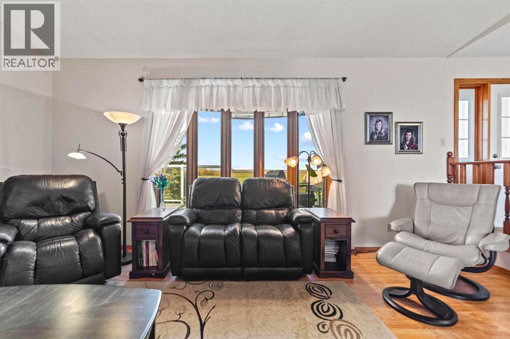 Listing photo – 48043 Range Road 194, Rural Camrose County