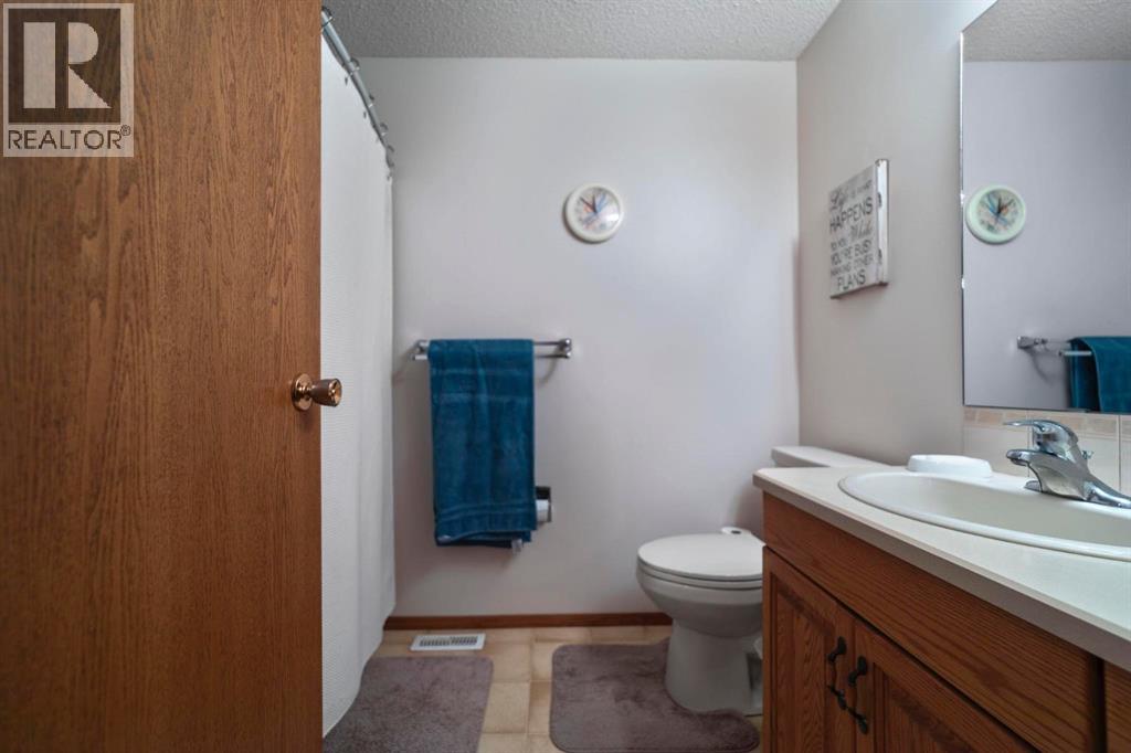 Listing photo – 48043 Range Road 194, Rural Camrose County