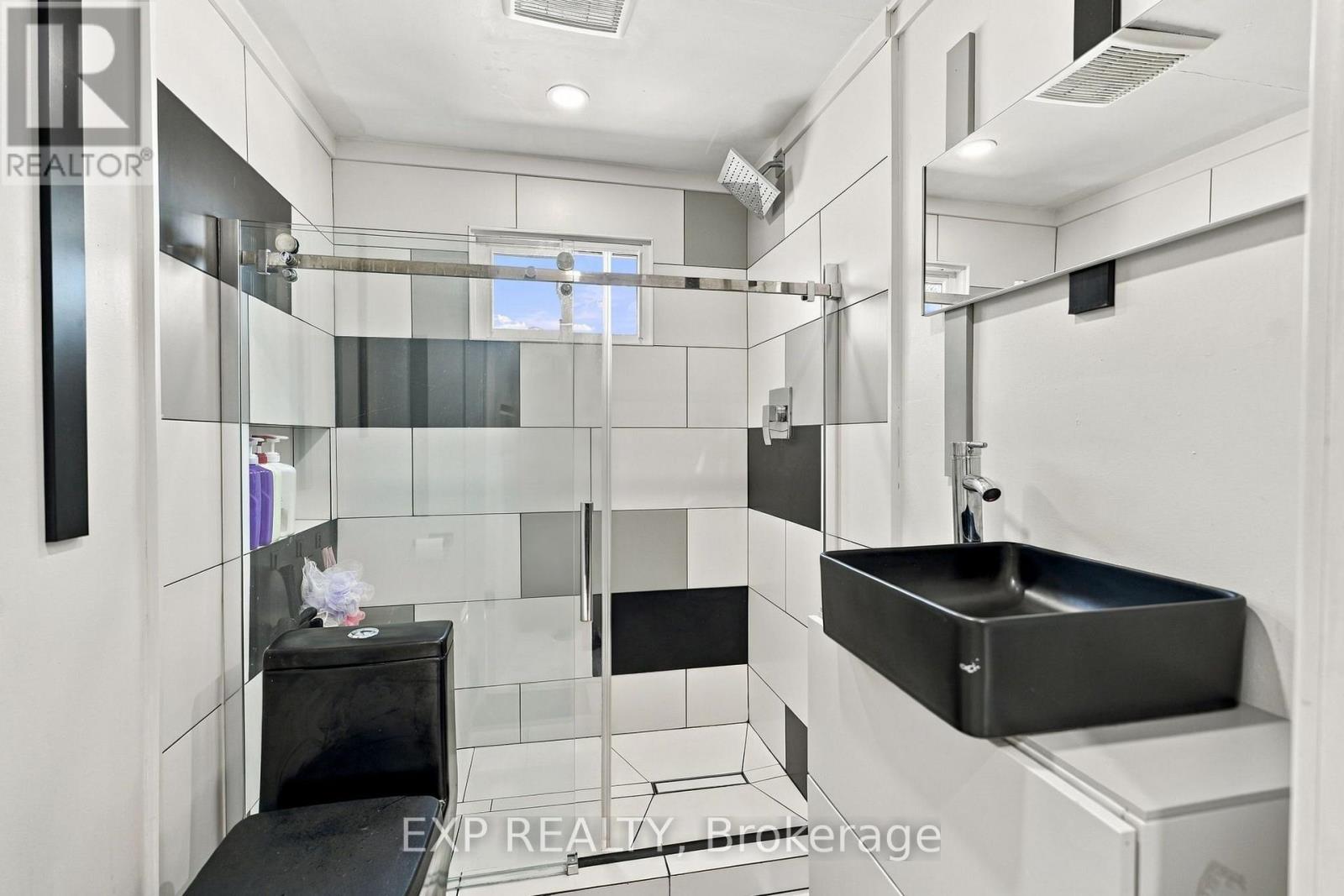 249 WALLACE AVENUE S - Image 28