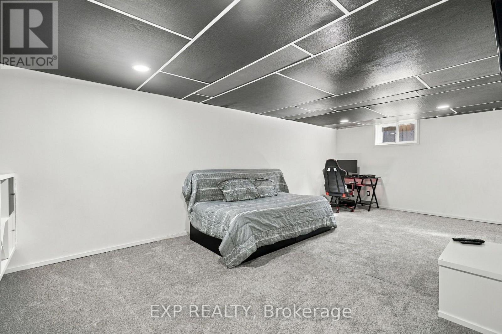 249 WALLACE AVENUE S - Image 33