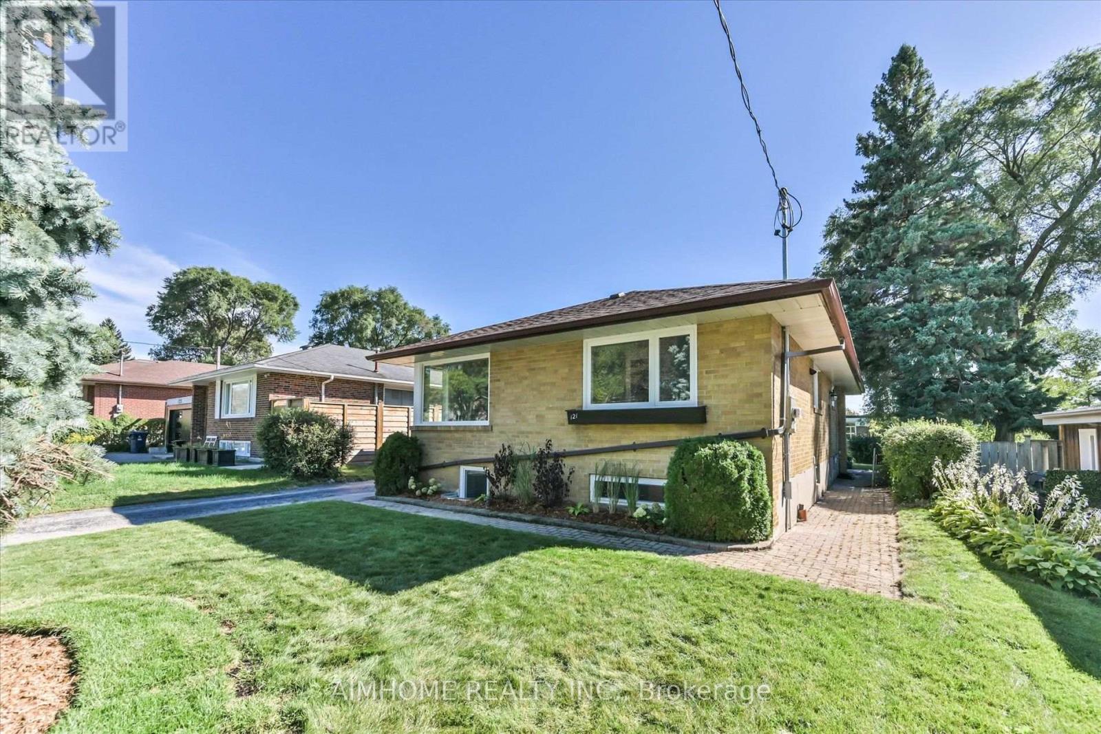 121 WYNDCLIFF CRESCENT - 2