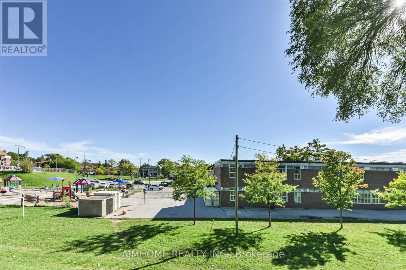 121 WYNDCLIFF CRESCENT - 37