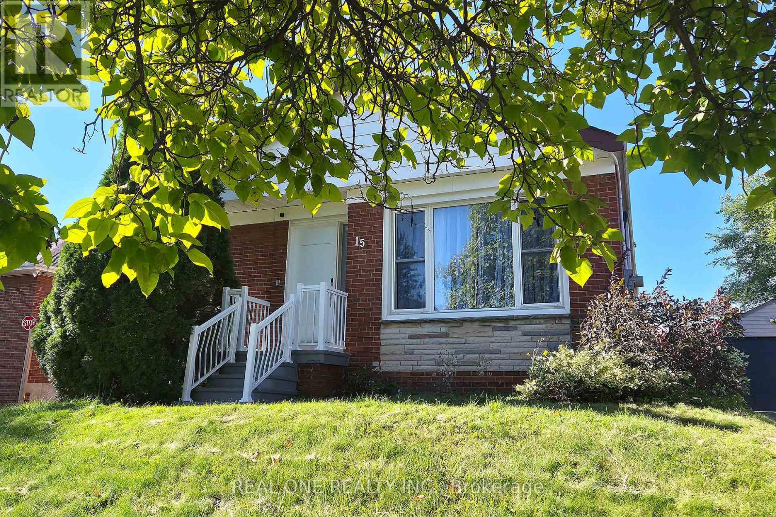 MAIN LEVEL - 15 CASTILLE AVENUE, Toronto (Wexford-Maryvale) — photo 2