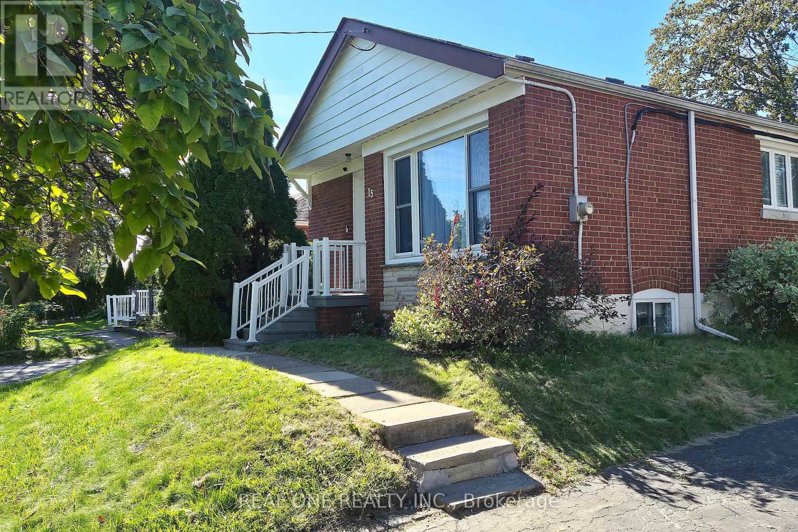 MAIN LEVEL - 15 CASTILLE AVENUE, Toronto (Wexford-Maryvale) — photo 4