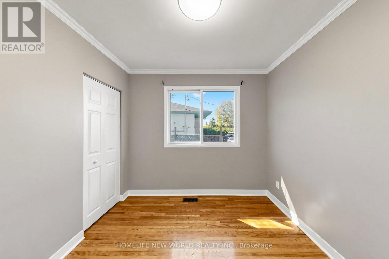 65 WALTER AVENUE - 16