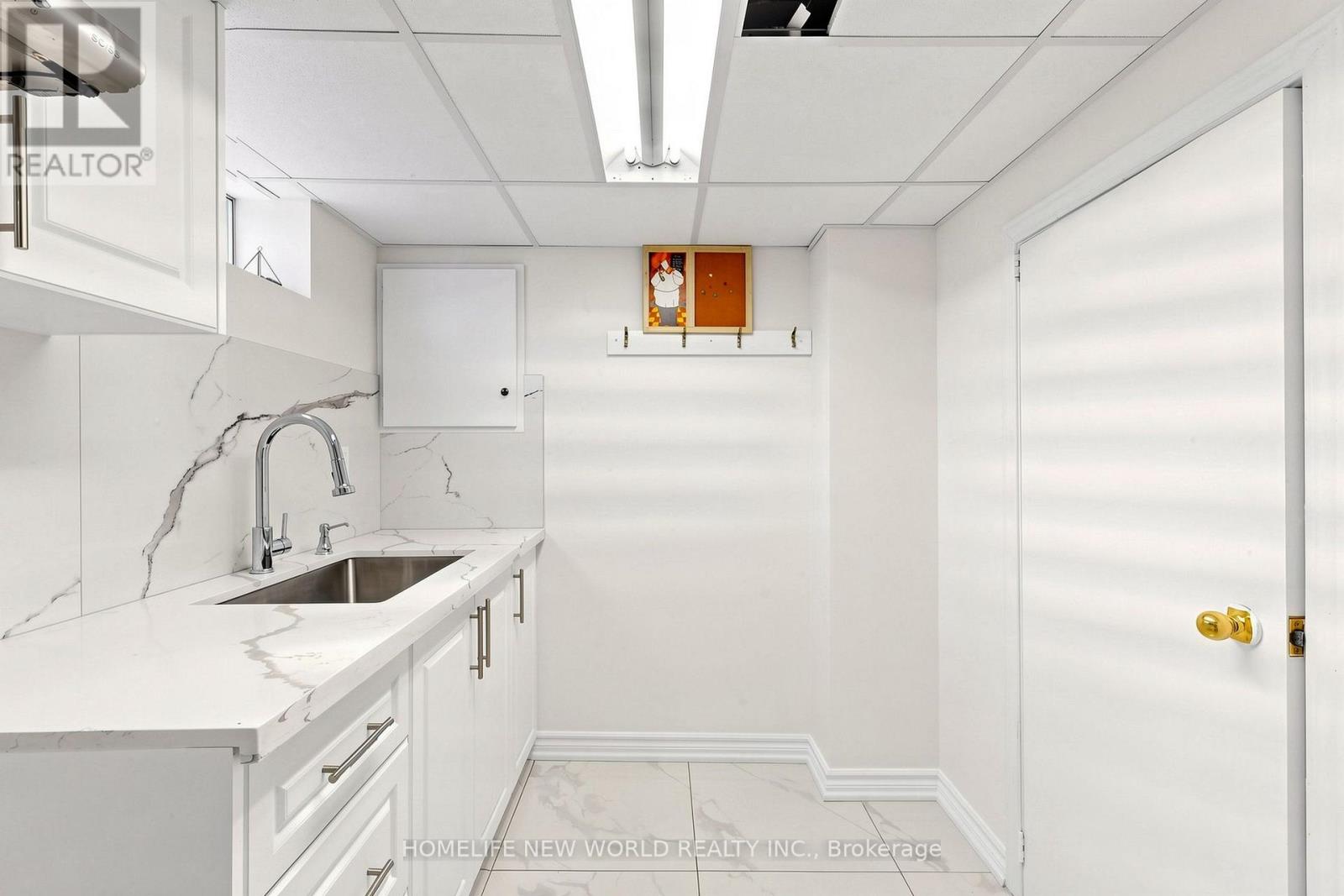 65 WALTER AVENUE - Image 30