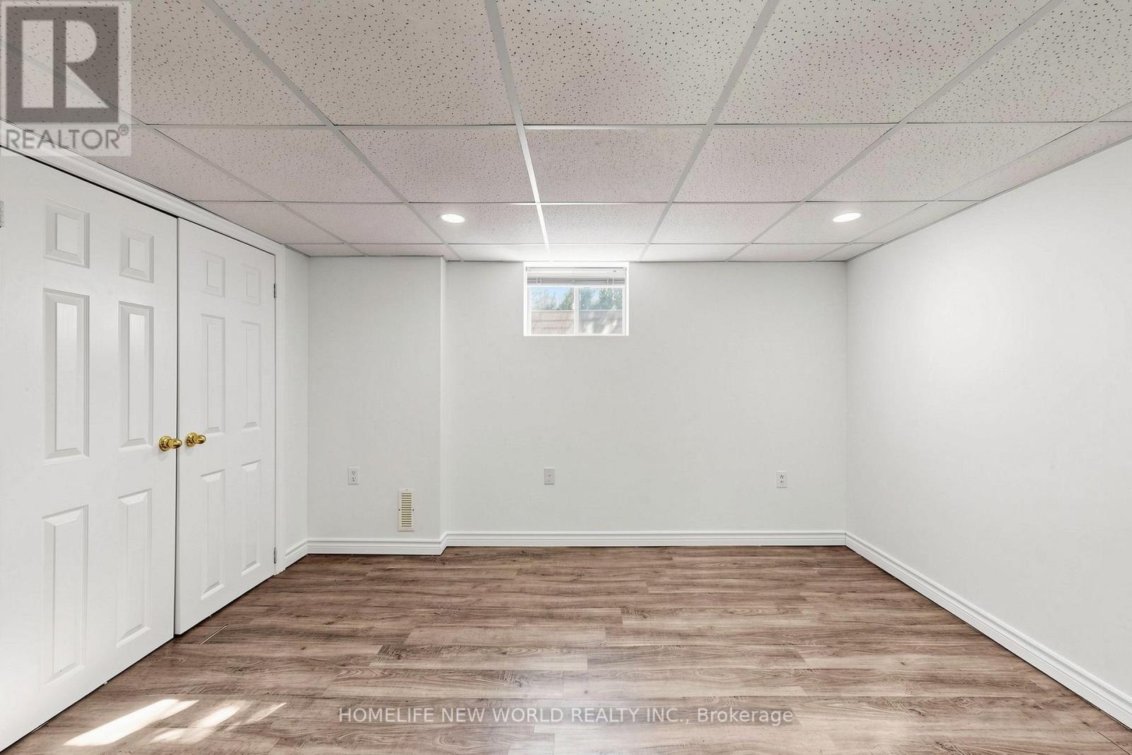 65 WALTER AVENUE - Image 32