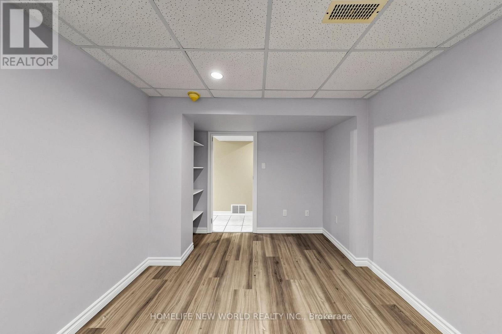 65 WALTER AVENUE - 34