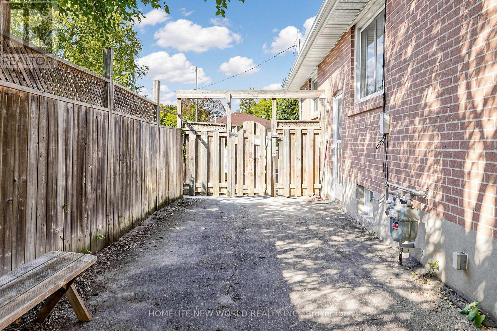 65 WALTER AVENUE - 38